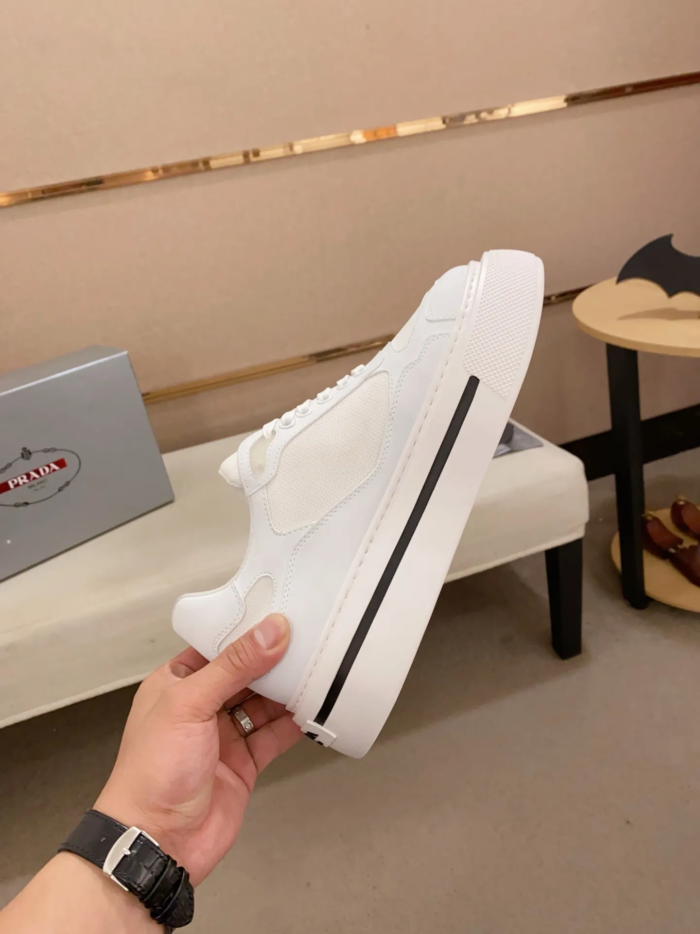 Men's shoes 💰 580💰 ✔️✔️✔️Higher version High-quality new PRADA (Prada) counters are launched simultaneously, new men's shoes, 😘fabrics are selected from breathable fly weave fabrics. Lining: Imported cowhide leather lining. 👍🏿High-end☄️Open-molded non-slip rubber outsole, exquisite lines, simple and elegant, comfortable and high-end for leisure travel. Number of yards: 38 to 44.